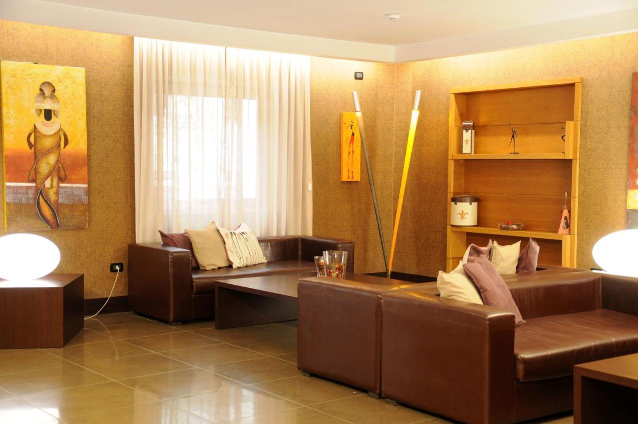 Hotel Fly Casoria Buitenkant foto