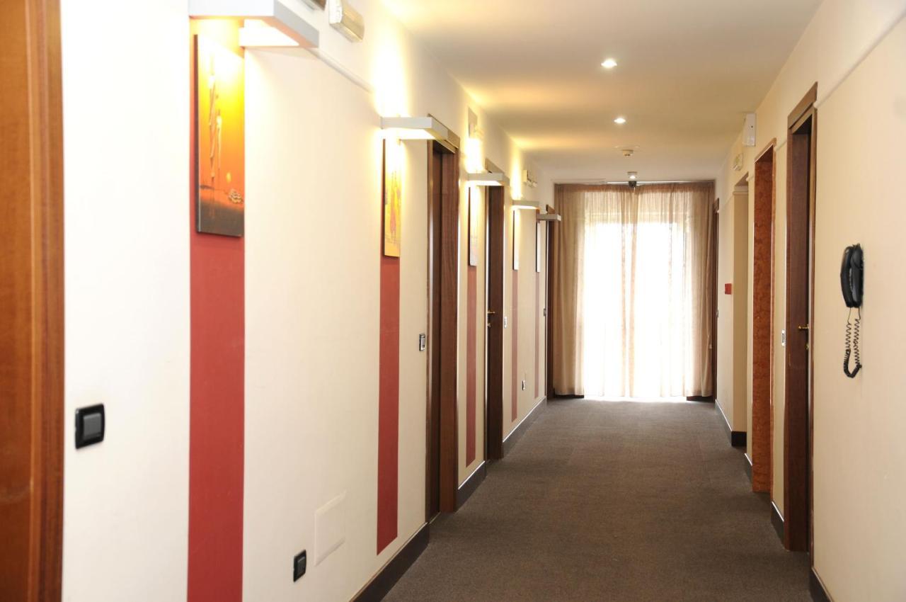 Hotel Fly Casoria Buitenkant foto